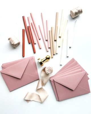 Tvoření začíná u nás!💌❤️ Objevte kreativní svět a jeho nepřeberné množství barev i materiálů, které rozproudí vaši...