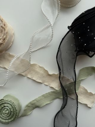 Nové ozdobné stuhy přinášejí nekonečné nápady na tvoření! 🌟 Objevte kouzlo kreativity a nechte se inspirovat k novým...